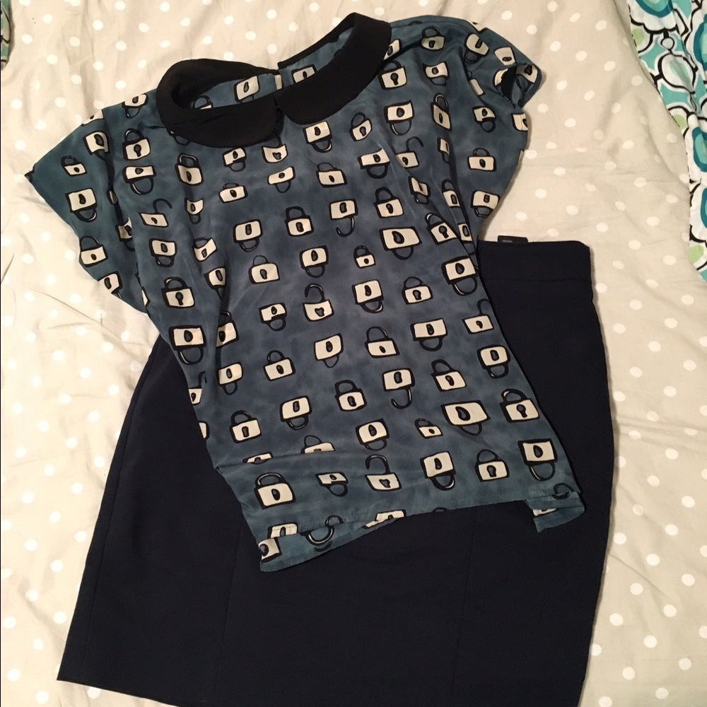 Adorable lock print blouse with Peter Pan collar!